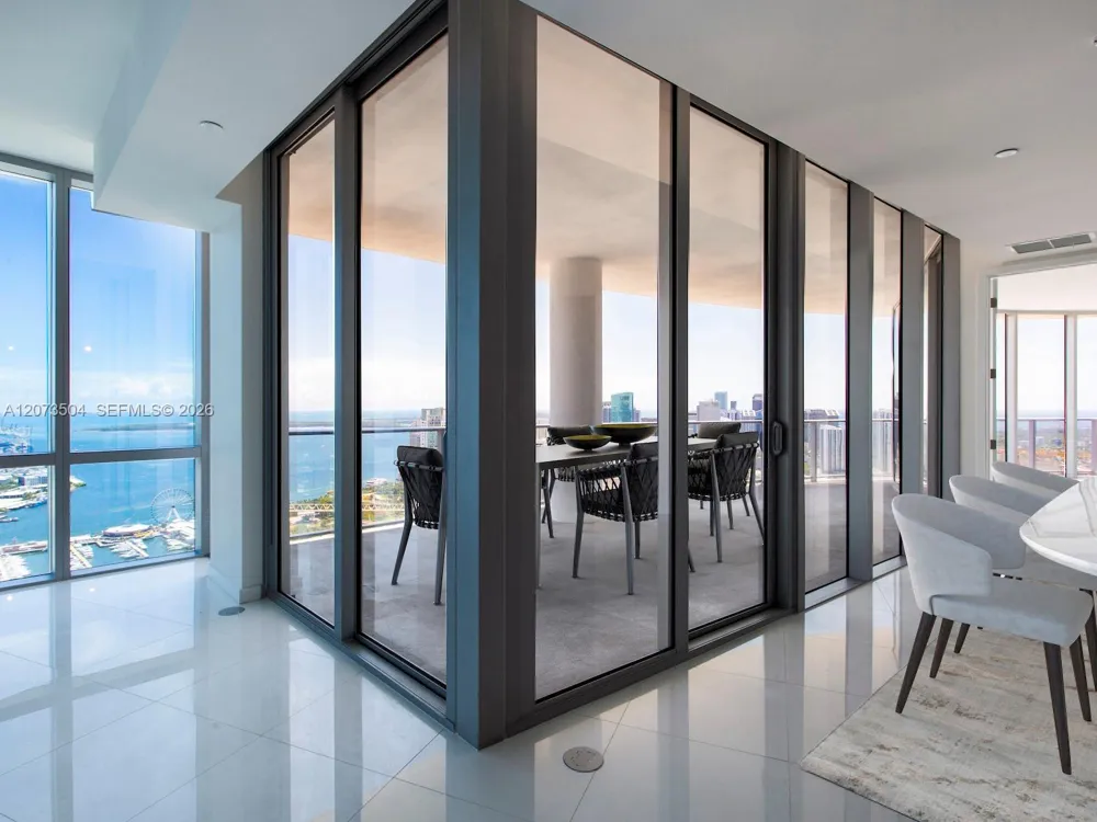 851 NE 1st Ave #PH5011 Miami, FL 33132