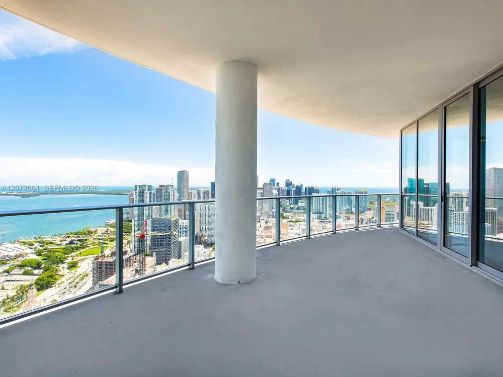 851 NE 1st Ave #PH5011 Miami, FL 33132