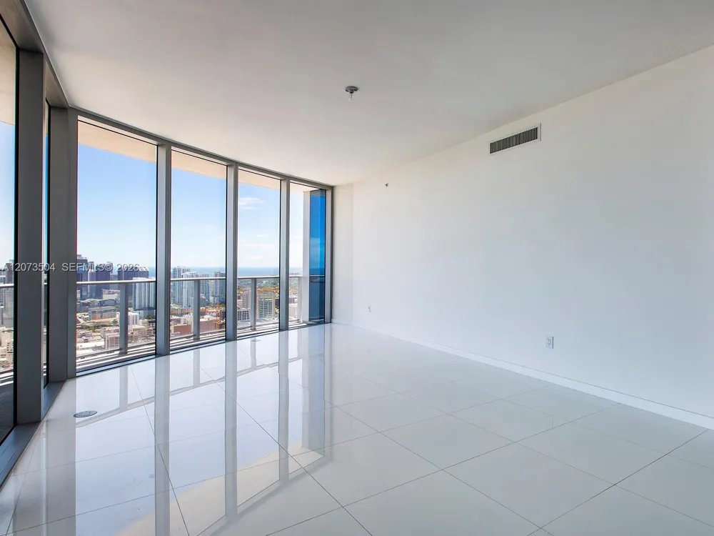 851 NE 1st Ave #PH5011 Miami, FL 33132