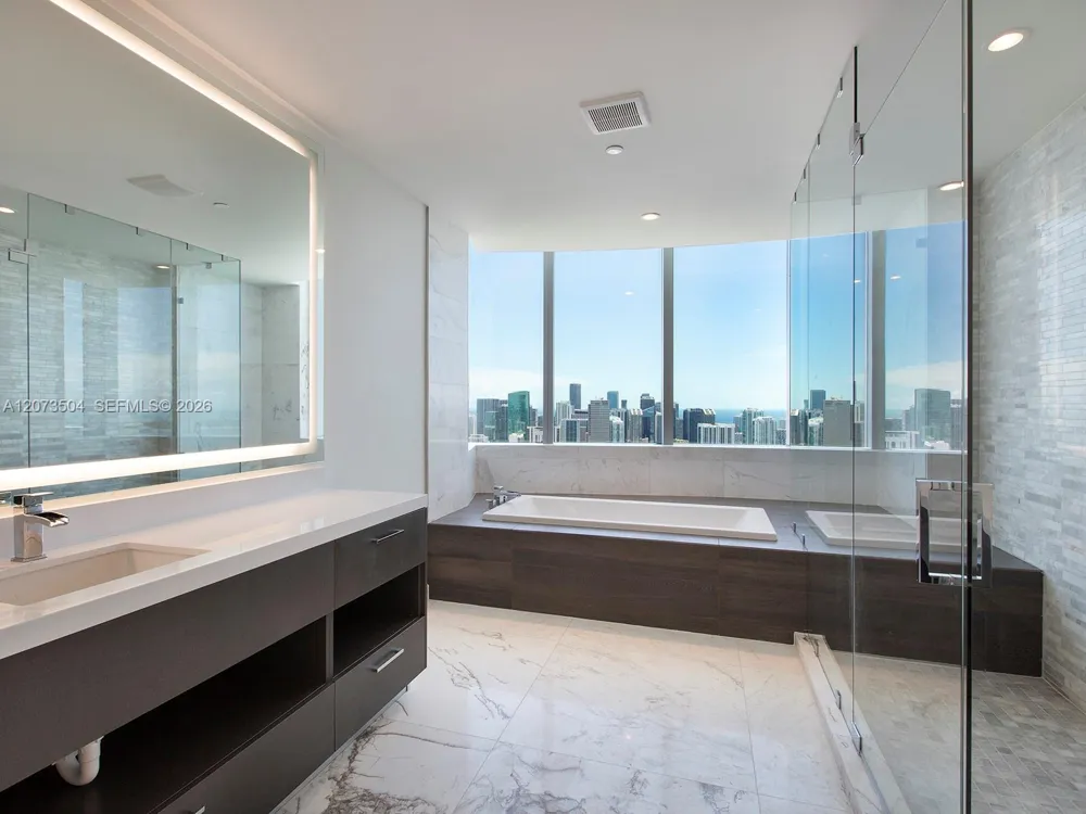 851 NE 1st Ave #PH5011 Miami, FL 33132