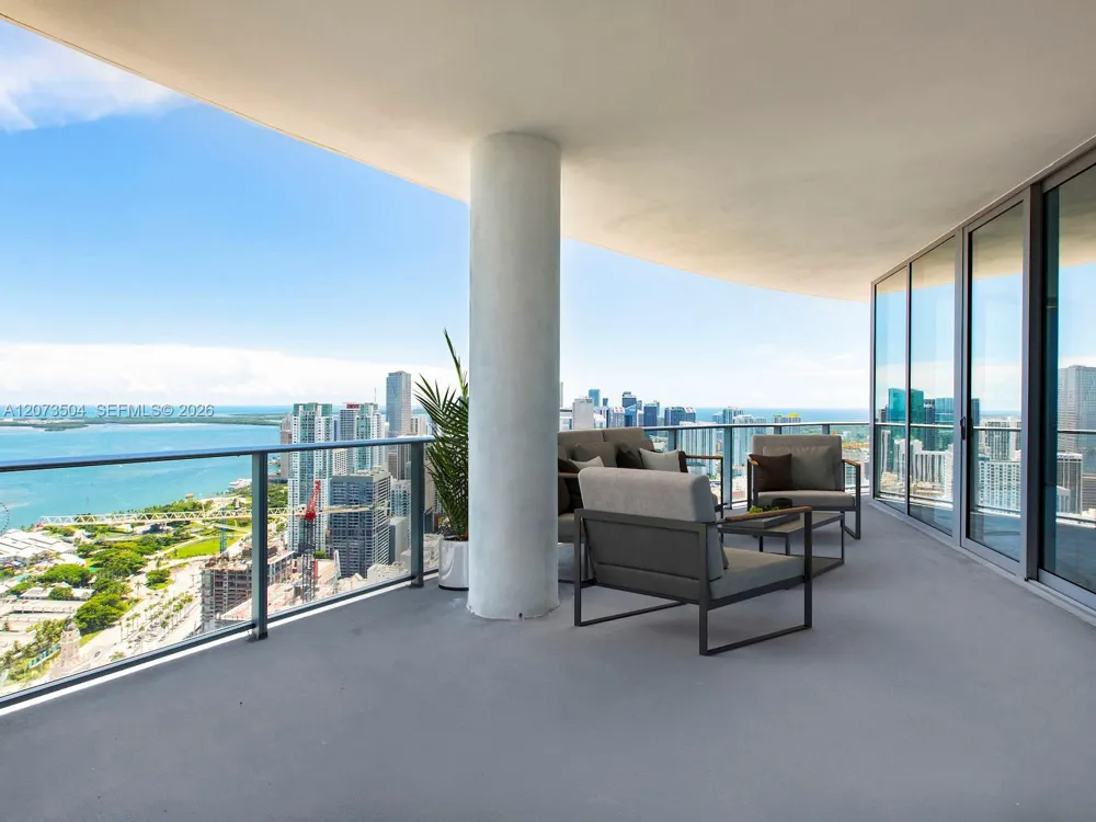 851 NE 1st Ave #PH5011 Miami, FL 33132