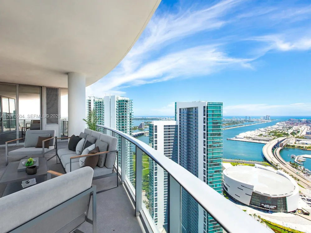 851 NE 1st Ave #PH5011 Miami, FL 33132
