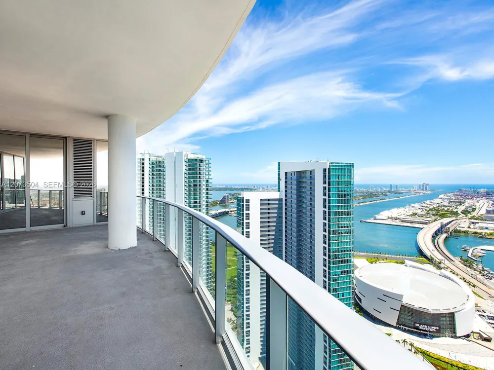 851 NE 1st Ave #PH5011 Miami, FL 33132