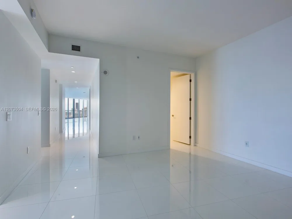 851 NE 1st Ave #PH5011 Miami, FL 33132
