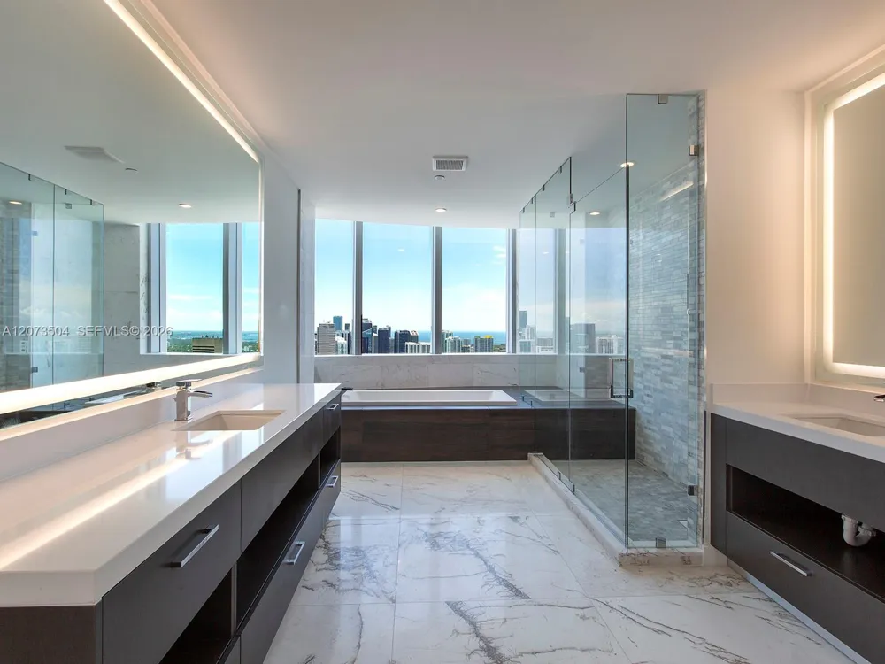 851 NE 1st Ave #PH5011 Miami, FL 33132