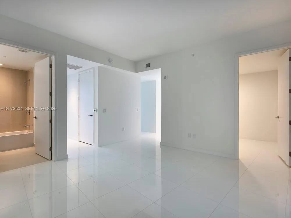 851 NE 1st Ave #PH5011 Miami, FL 33132