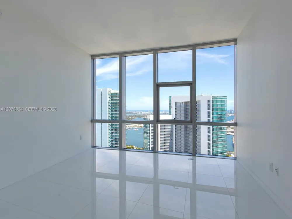 851 NE 1st Ave #PH5011 Miami, FL 33132