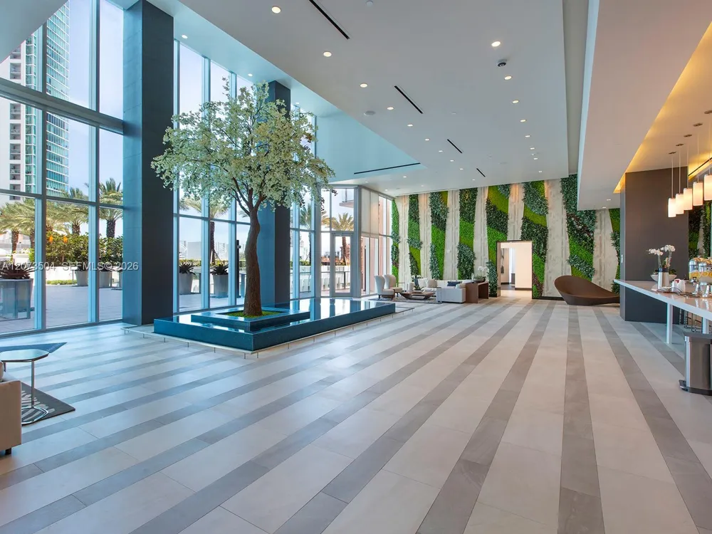 851 NE 1st Ave #PH5011 Miami, FL 33132