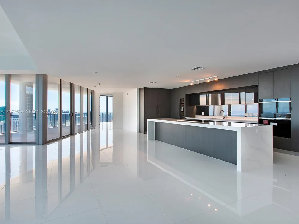 851 NE 1st Ave #PH5011 Miami, FL 33132
