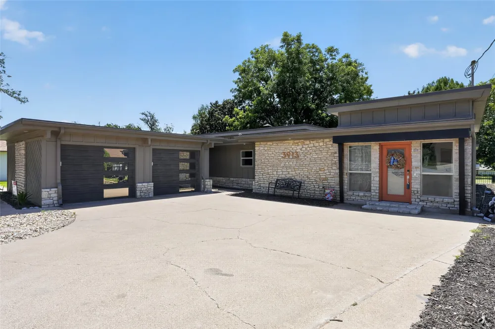 3913 Fairway Drive De Cordova, TX 76049