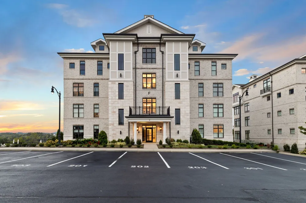 1024 Club View Dr #F201 Gallatin, TN 37066