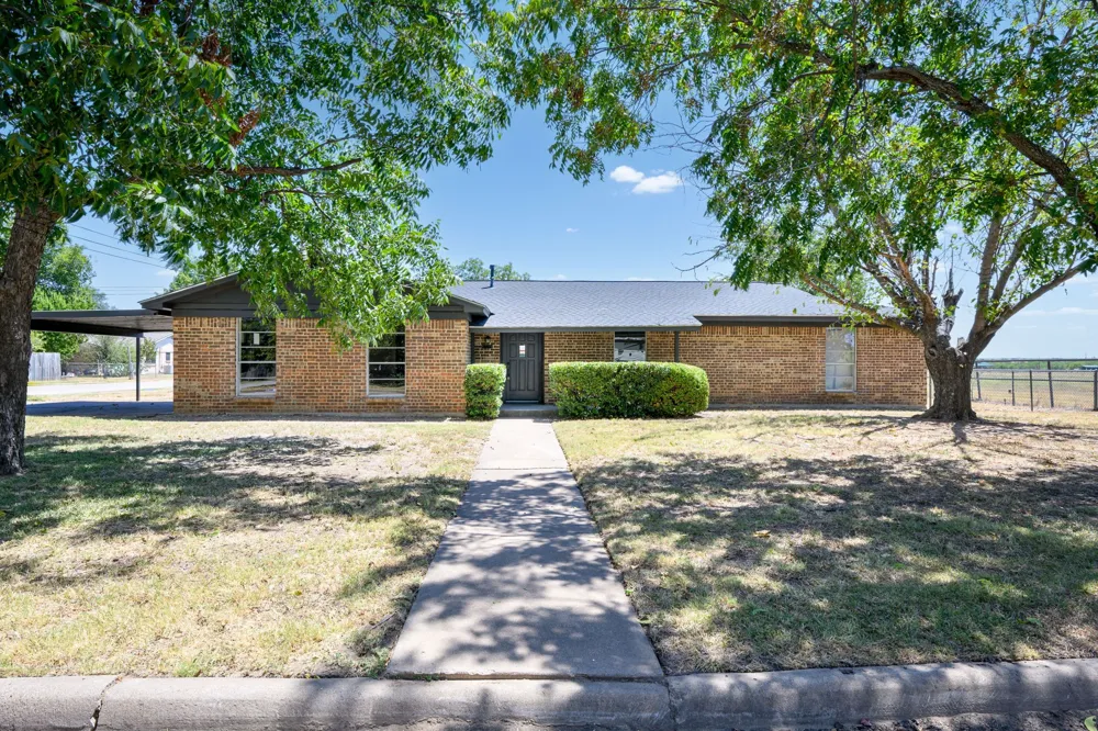 2201 SE 22nd Avenue Mineral Wells, TX 76067