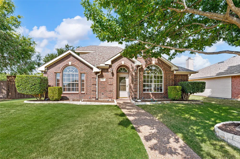2212 Pinto Lane Lewisville, TX 75067