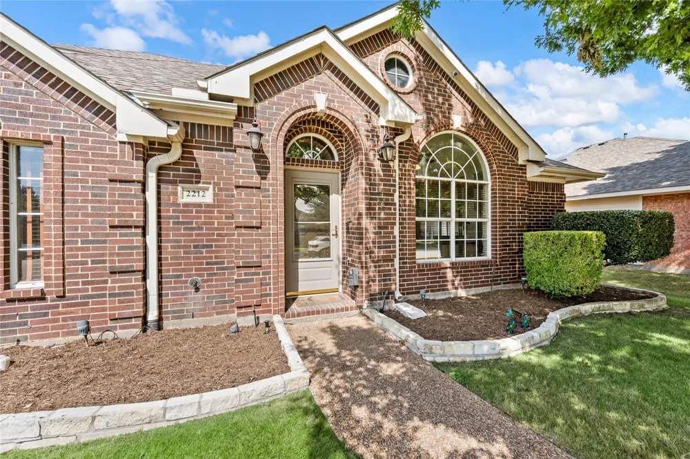 2212 Pinto Lane Lewisville, TX 75067