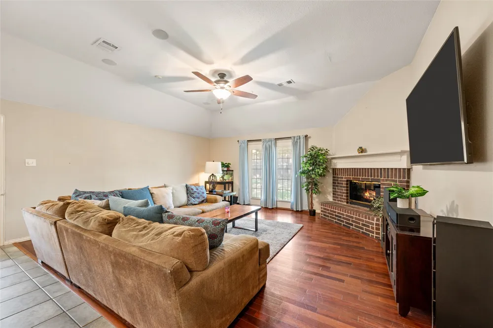 2212 Pinto Lane Lewisville, TX 75067