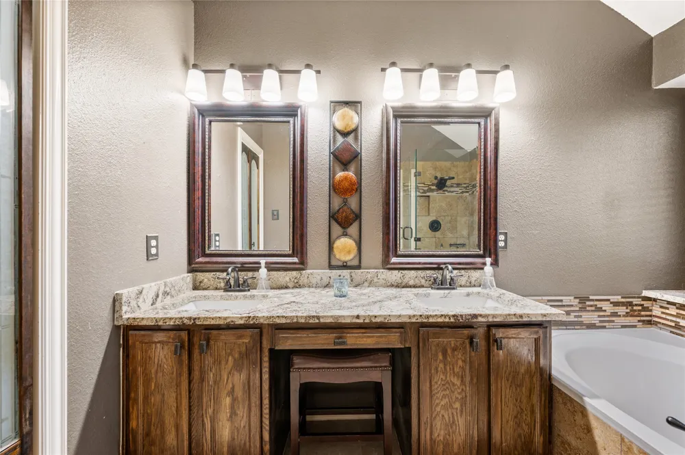 2212 Pinto Lane Lewisville, TX 75067