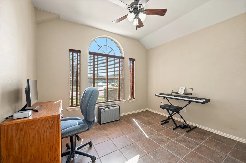 2212 Pinto Lane Lewisville, TX 75067