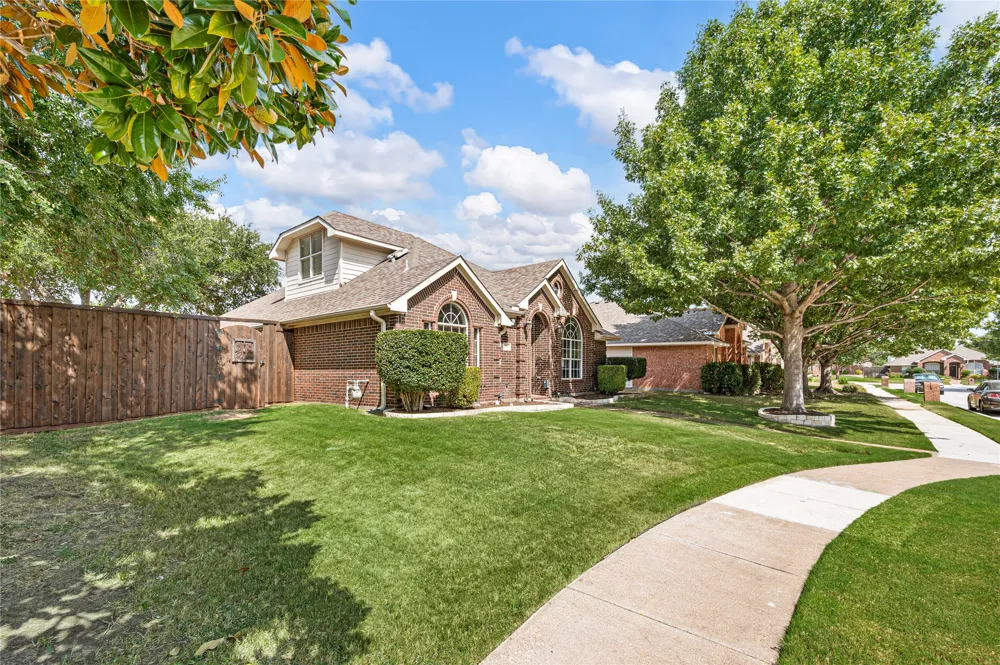 2212 Pinto Lane Lewisville, TX 75067