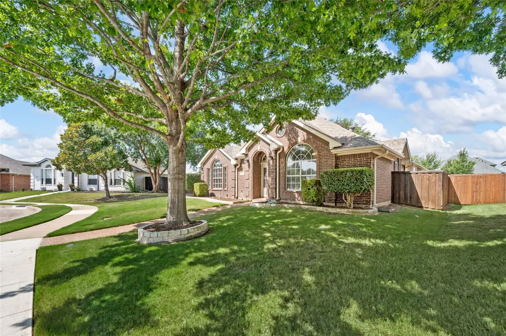 2212 Pinto Lane Lewisville, TX 75067