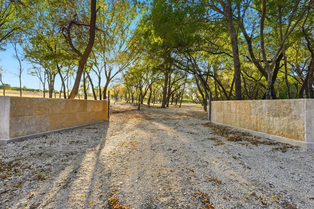 2401 Bear Creek Road Aledo, TX 76008