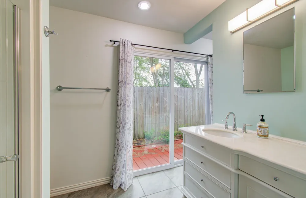 6030 Willowbend Boulevard Houston, TX 77096