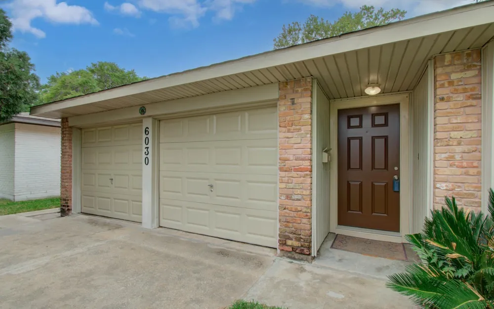 6030 Willowbend Boulevard Houston, TX 77096