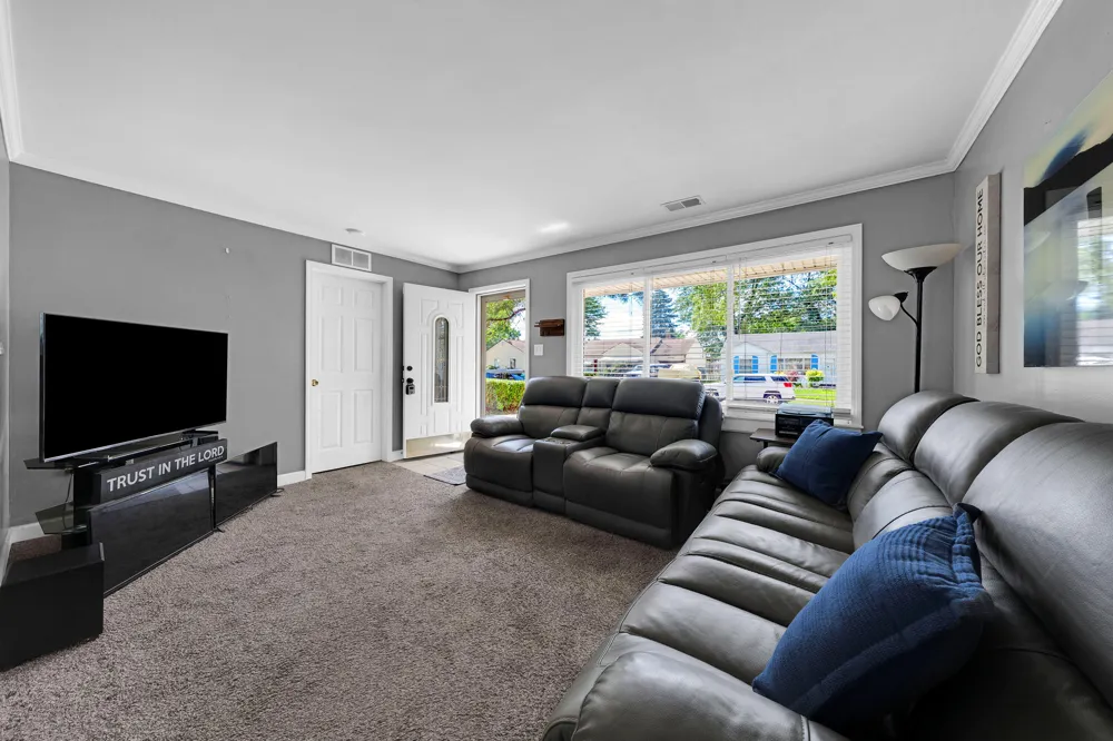 26524 Kathy Street Roseville, MI 48066