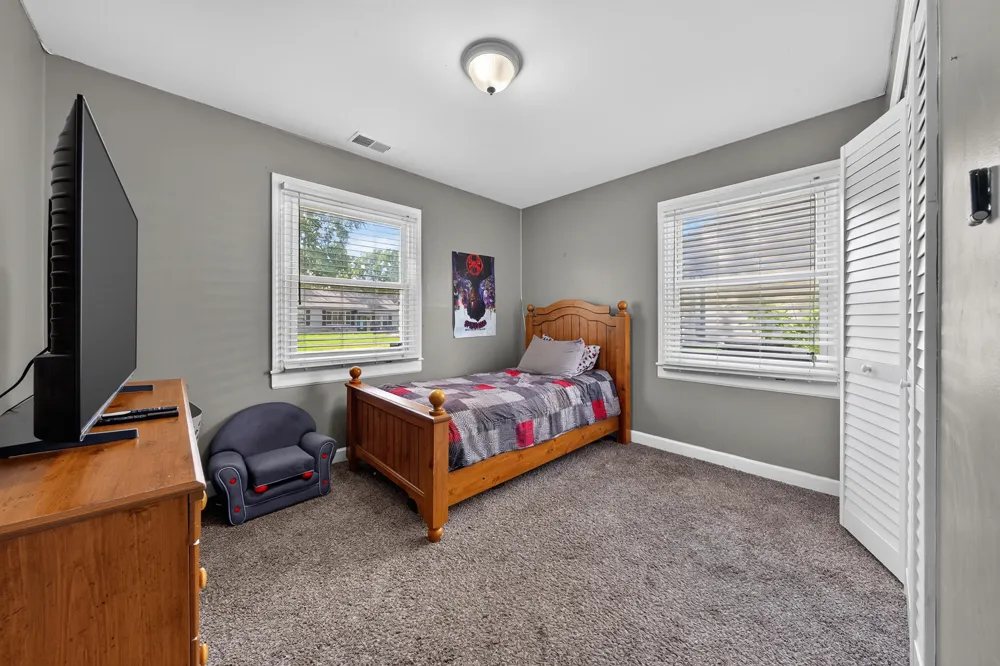 26524 Kathy Street Roseville, MI 48066
