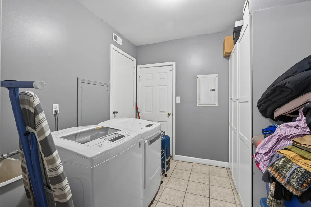 26524 Kathy Street Roseville, MI 48066