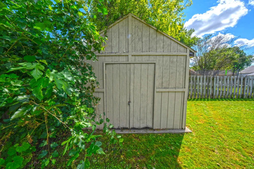 26524 Kathy Street Roseville, MI 48066
