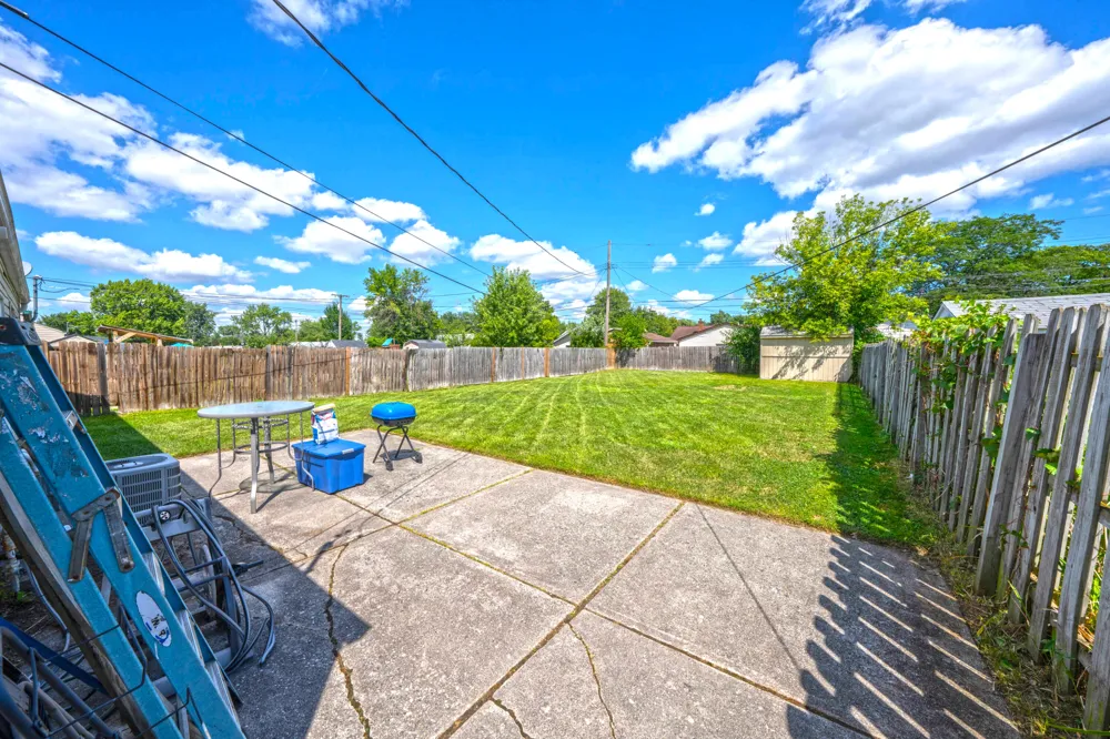 26524 Kathy Street Roseville, MI 48066