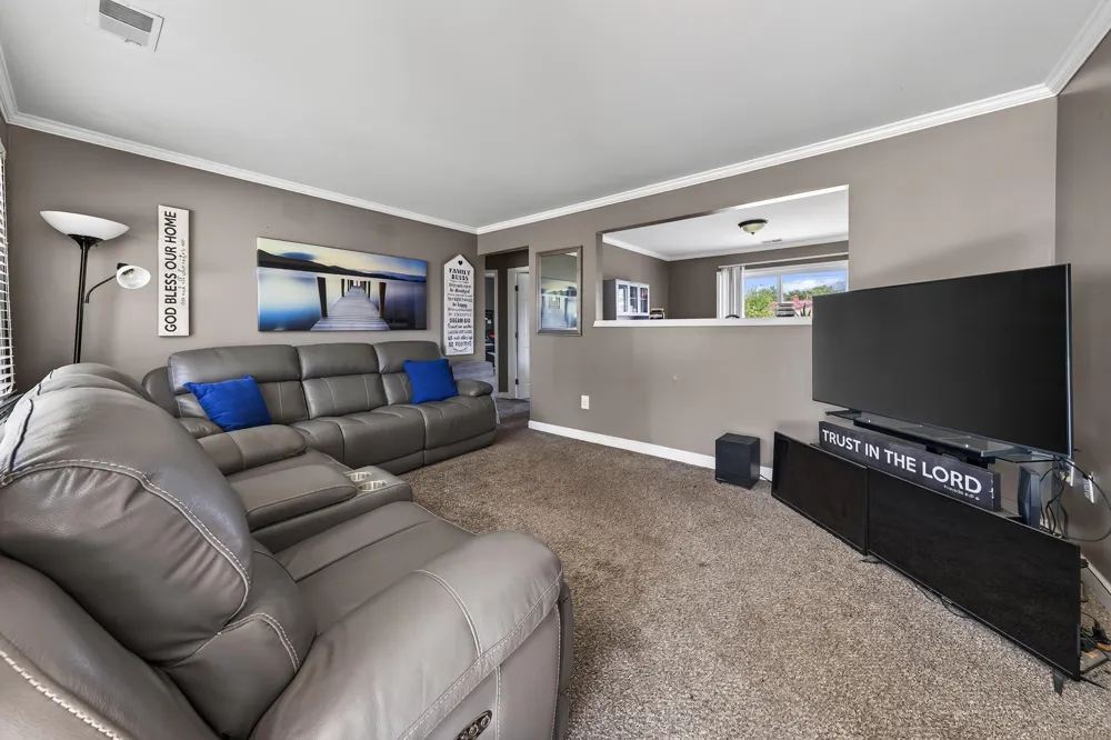 26524 Kathy Street Roseville, MI 48066