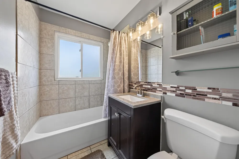 26524 Kathy Street Roseville, MI 48066