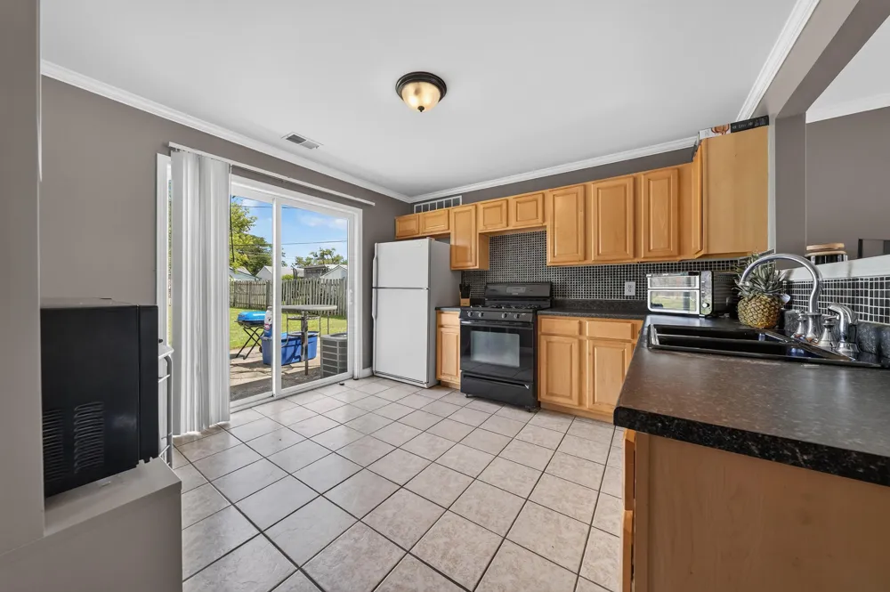 26524 Kathy Street Roseville, MI 48066