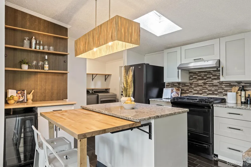 2900 Hensman Street Keego Harbor City, MI 48320