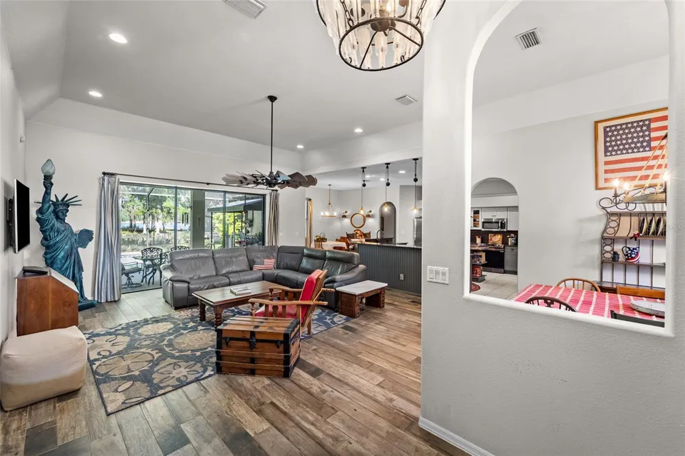 1012 KINGSBOROUGH GARDENS COURT Lutz, FL 33548