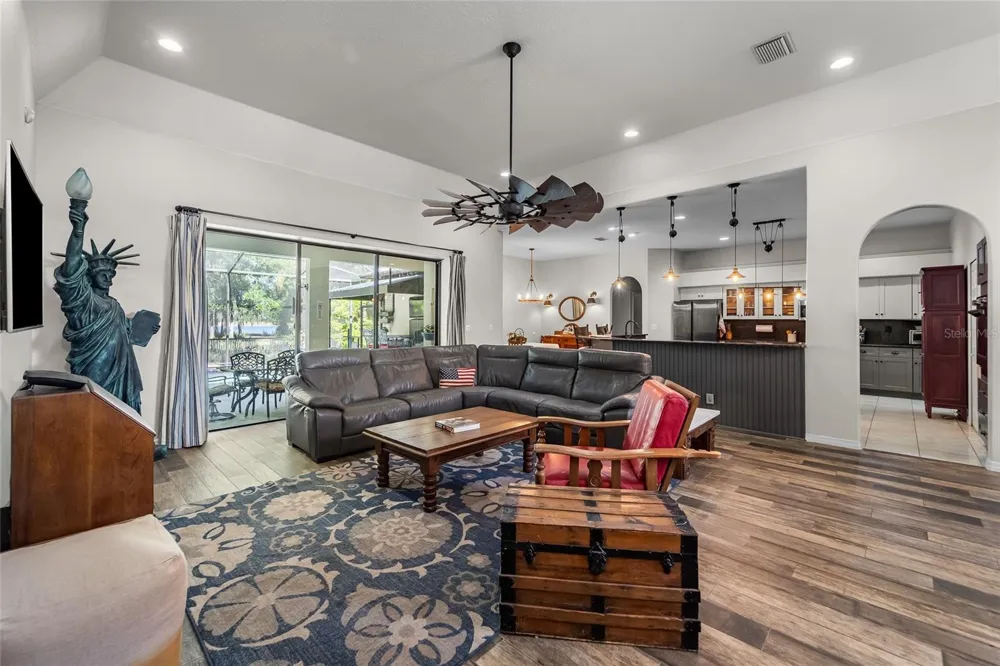 1012 KINGSBOROUGH GARDENS COURT Lutz, FL 33548