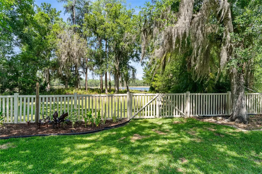 1012 KINGSBOROUGH GARDENS COURT Lutz, FL 33548