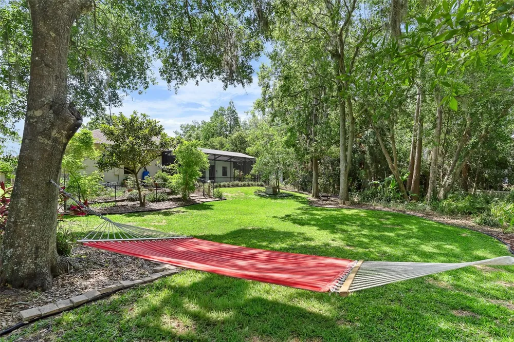 1012 KINGSBOROUGH GARDENS COURT Lutz, FL 33548