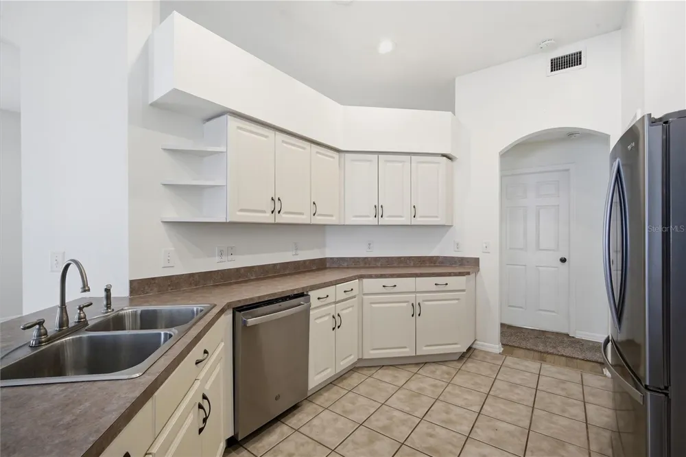 5912 BRAMBLE BUSH COURT Zephyrhills, FL 33541