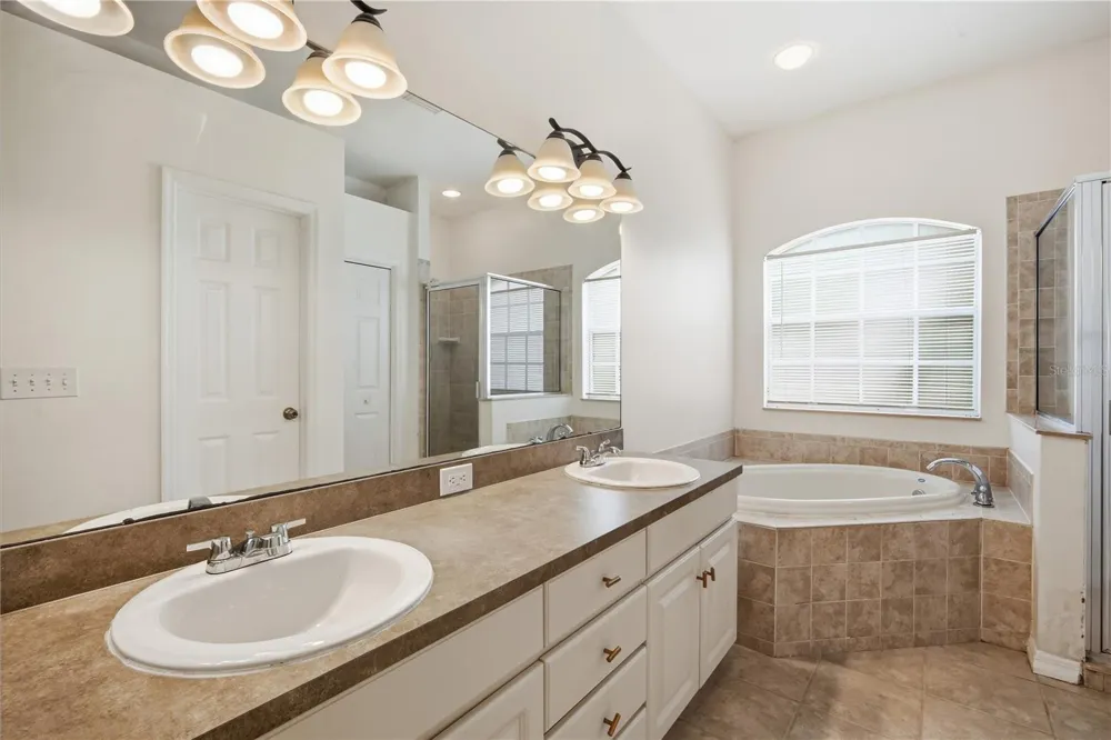 5912 BRAMBLE BUSH COURT Zephyrhills, FL 33541