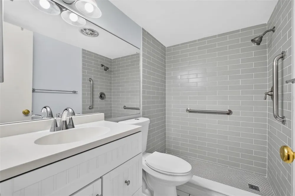 138 36TH AVENUE #208 W St Petersburg, FL 33704