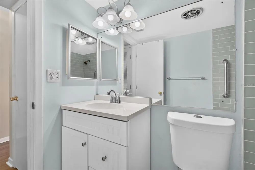 138 36TH AVENUE #208 W St Petersburg, FL 33704