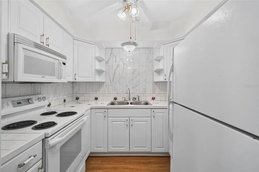 138 36TH AVENUE #208 W St Petersburg, FL 33704