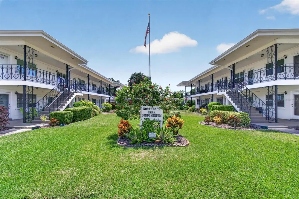 138 36TH AVENUE #208 W St Petersburg, FL 33704