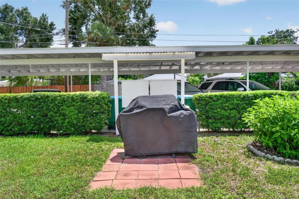 138 36TH AVENUE #208 W St Petersburg, FL 33704