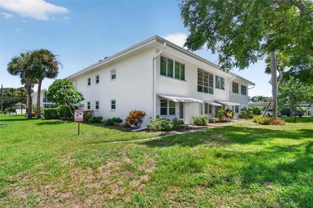 138 36TH AVENUE #208 W St Petersburg, FL 33704
