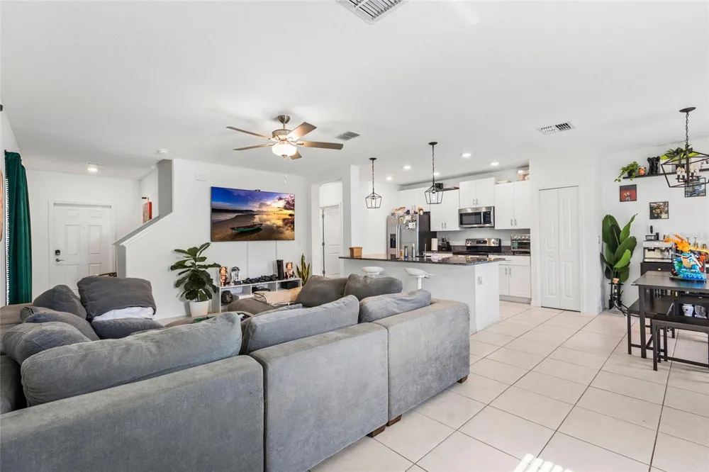 6402 BACK FORTY LOOP Zephyrhills, FL 33541