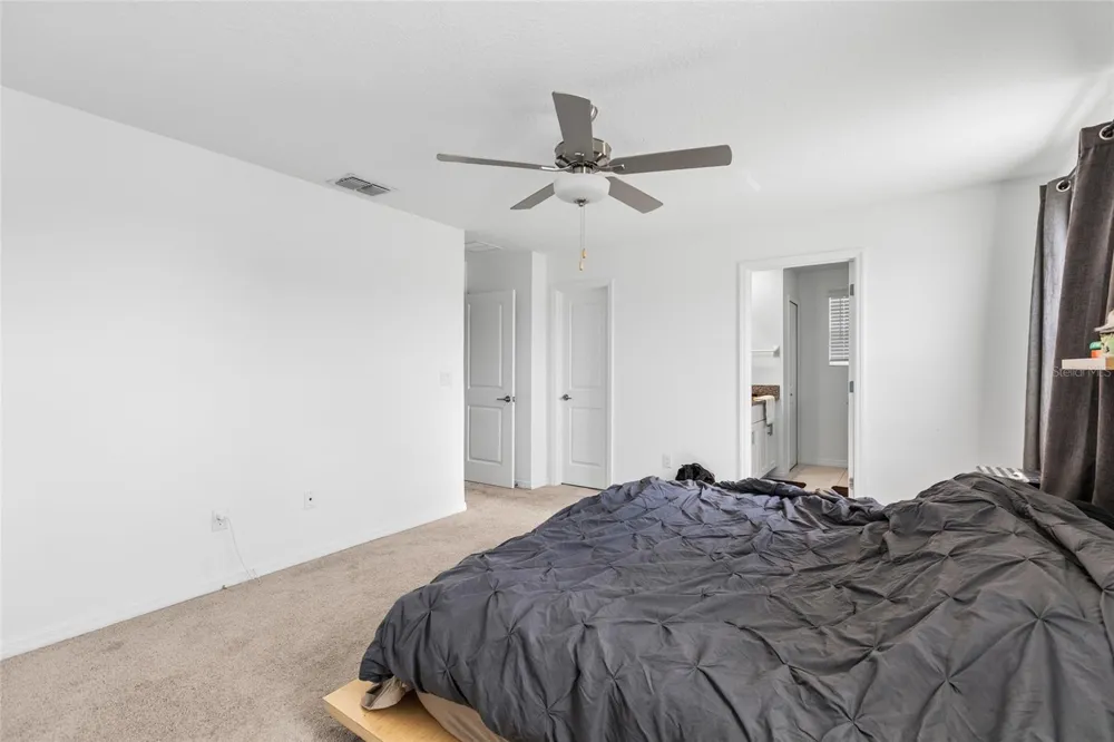 6402 BACK FORTY LOOP Zephyrhills, FL 33541