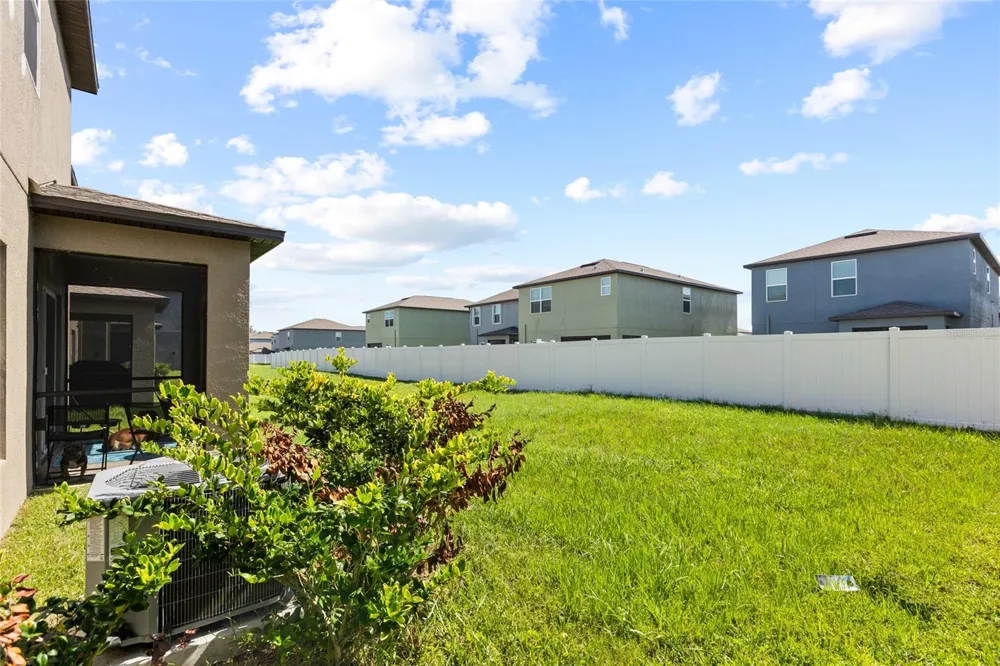 6402 BACK FORTY LOOP Zephyrhills, FL 33541